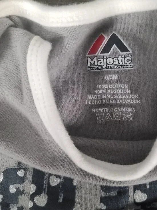 Lot of 2 Majestic New York Yankee Baby Girl's Size 0-3 Onesies. - Picture 11 of 15